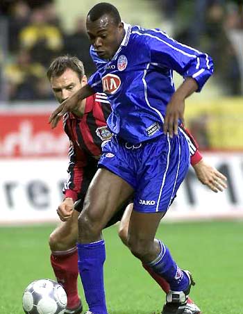 稳坐中超榜 稳坐中超榜